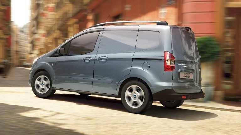 Ford Transit Courier Monza Milano esterni