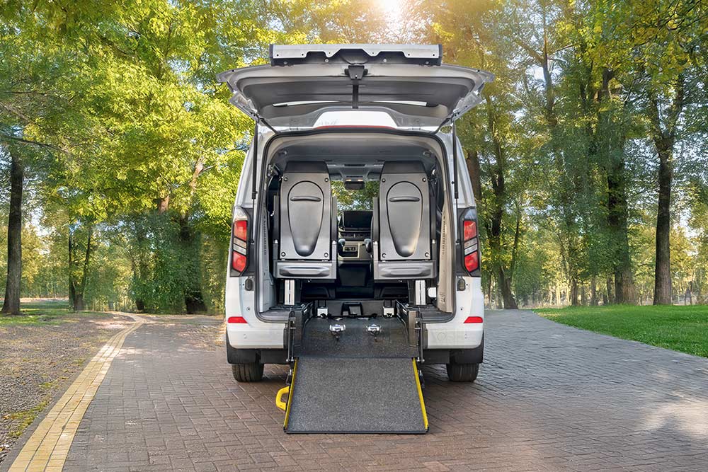 Ford Pro Eu Conversions 3X2 Ov Segtabs Peoplemovers Wav 1000X667 Ccds