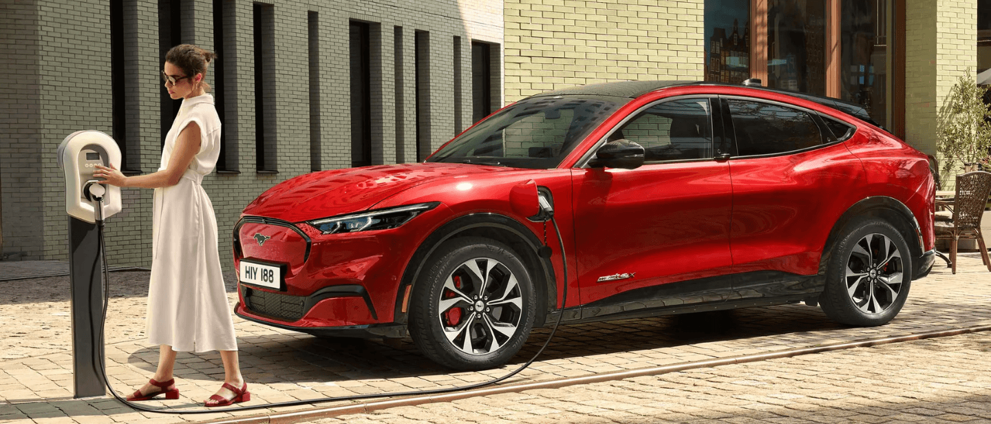 Ford Mach E In Ricarica